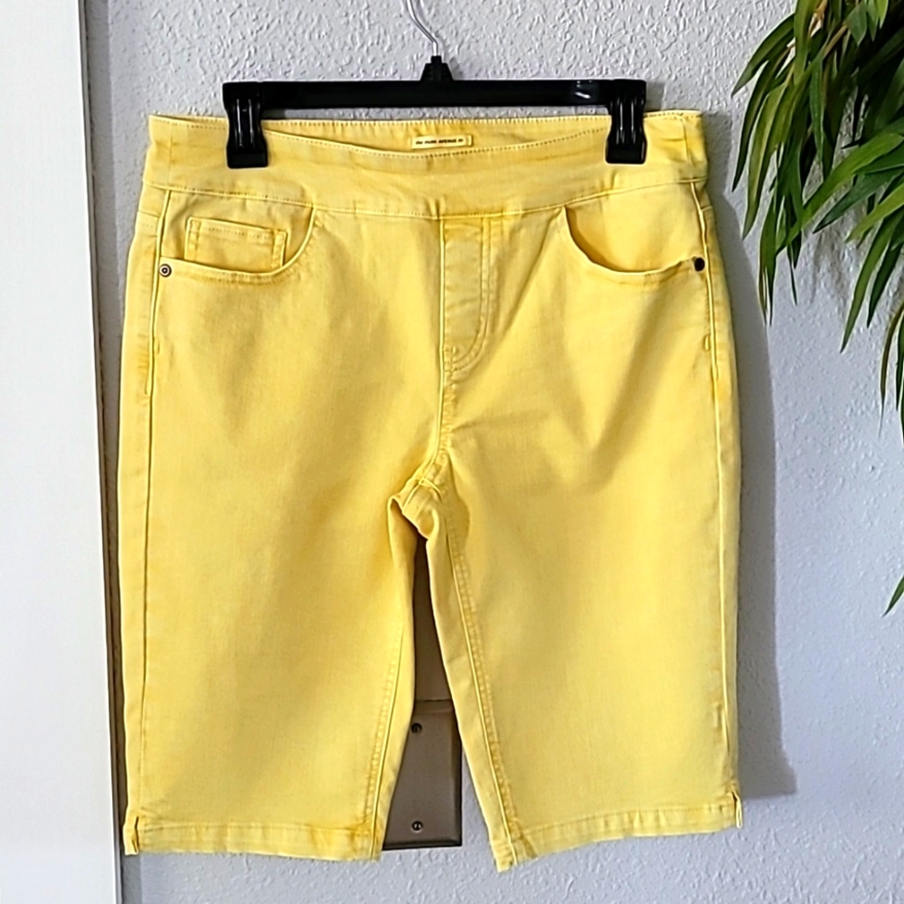Westbound Yellow capri short 8P